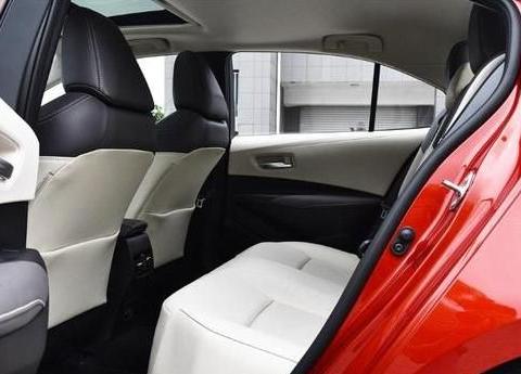 最适合年轻人的合资家轿，去年销量35万辆，不足12万