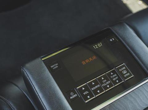 城市SUV它空间更大，空间大颜值也不俗，提供2.0T和9AT波箱