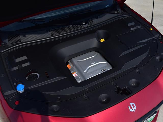 离年轻人最近的跑车，顶配15.99万，坐拥无框门+3门4座车身