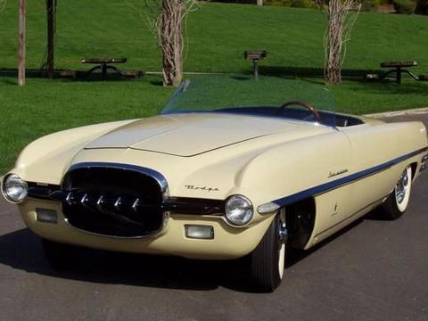 这是道奇旗下一款传奇概念车，影响了20世纪50年代美国汽车设计