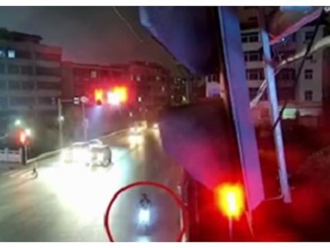 550万劳斯莱斯被电动车撞了，车损6位数，车主：该怎么赔就怎么赔