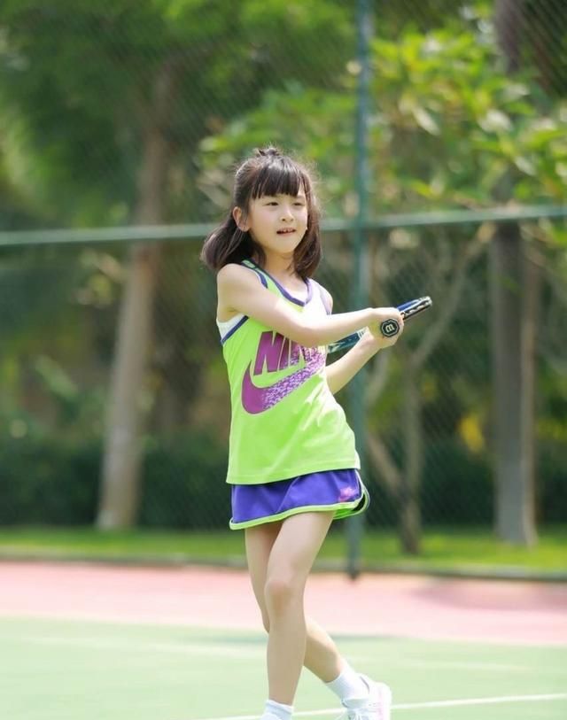 12岁照片女可爱 单纯,12岁照片女可爱 卖萌 田亮女儿cindy的12岁生日照,穿浅灰色薄纱裙,化身甜橙