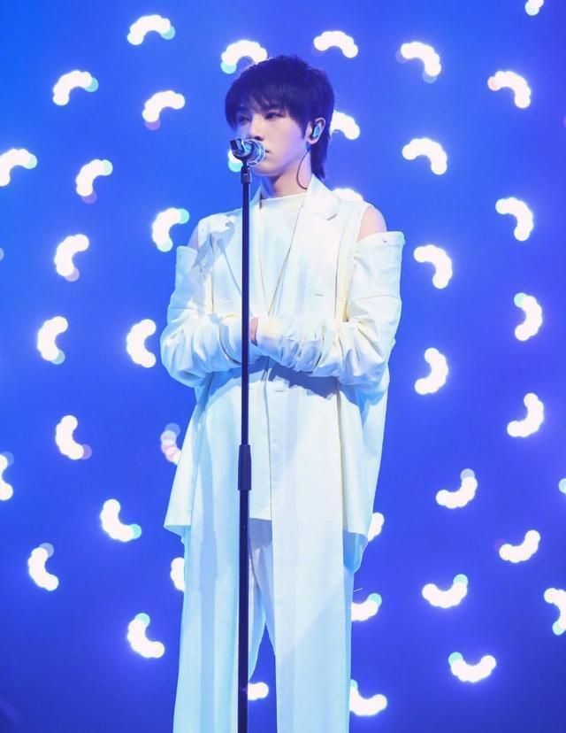 我是歌手2020第一集_华晨宇被逼上《我是歌手》,花花有情芒果没心,202