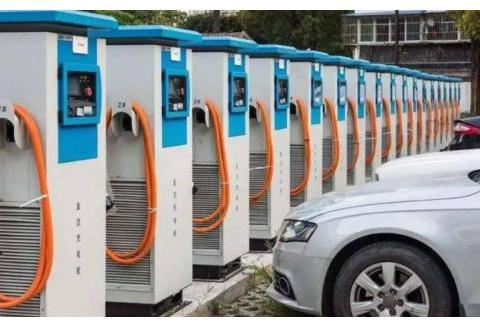 东北一场暴雪，掀开新能源“遮羞布”，跑一趟高速车主哭了