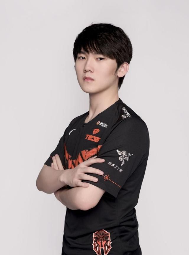 jackeylove帅照,rekkles jackeylove完美契合tes?登场即豪取lpl的分均输出top1