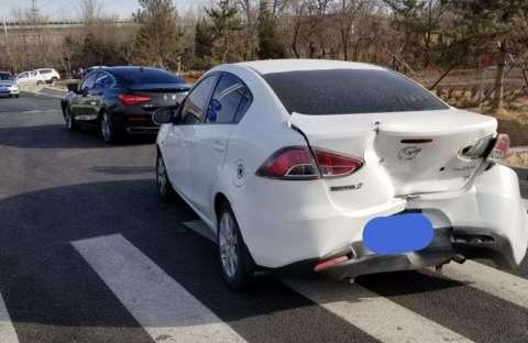 发生车祸后，有三句话一定忍住别说