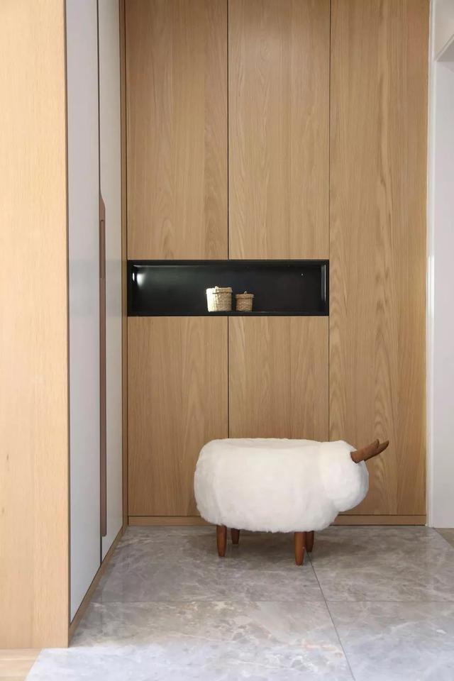 140平简约大宅，进屋就被吸引，电视墙太有个性了！鼓起勇气晒晒