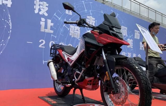 售价元 三阳新款拉力车亮相 单缸水冷 配置高端 新浪汽车