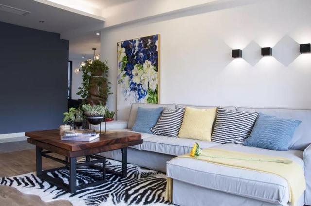 140平简约大宅，进屋就被吸引，电视墙太有个性了！鼓起勇气晒晒