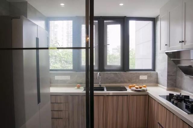 140平简约大宅，进屋就被吸引，电视墙太有个性了！鼓起勇气晒晒