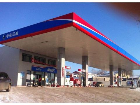 我国“第四桶油”来了，来加油的车络绎不绝！油价却是一大亮点