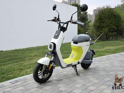 九号电动自行车C60体验：无钥匙解锁即停即走，三重定位智能防盗