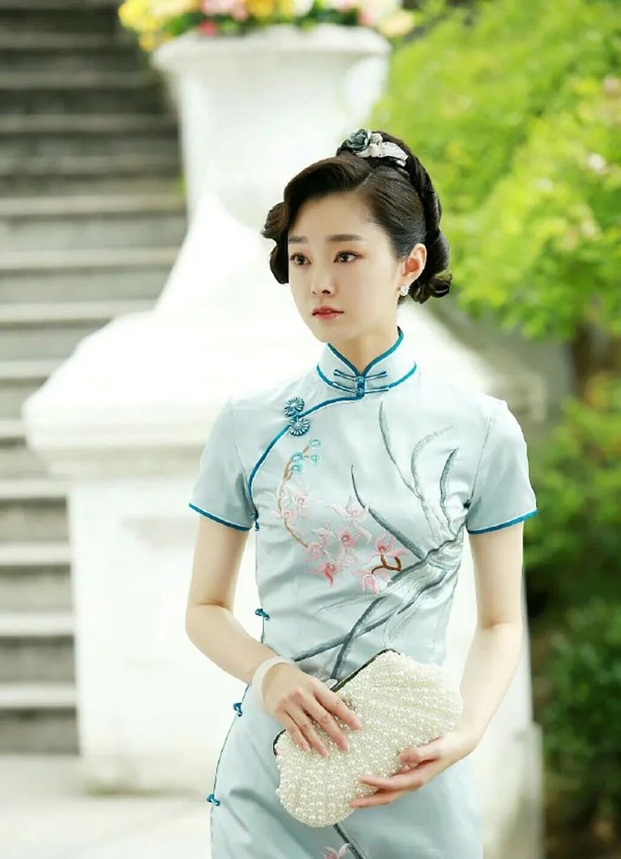 中国穿旗袍最美的7位女星,刘亦菲温婉可人,关晓彤性感