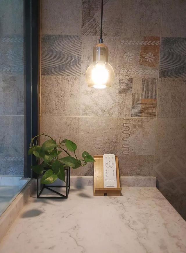 140平简约大宅，进屋就被吸引，电视墙太有个性了！鼓起勇气晒晒