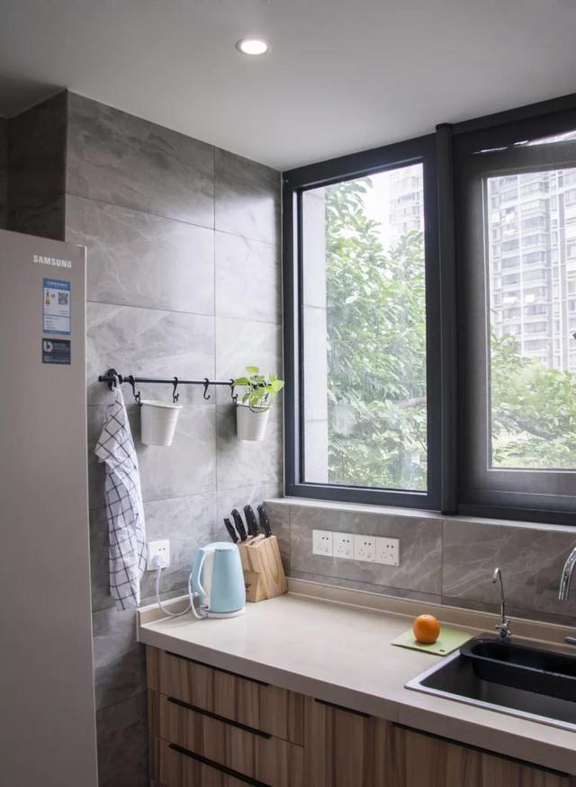 140平简约大宅，进屋就被吸引，电视墙太有个性了！鼓起勇气晒晒