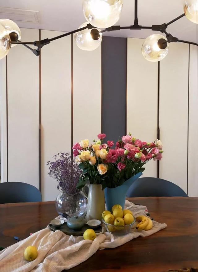 140平简约大宅，进屋就被吸引，电视墙太有个性了！鼓起勇气晒晒