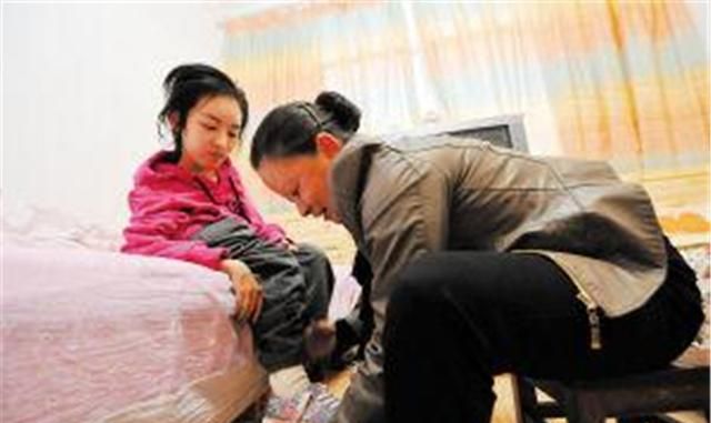 中国式“直升机父母”，用亲情绑住孩子手脚