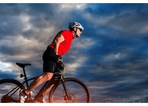 成本不超600元，小伙用4个775电机将自行车改为电动车，时速70Km