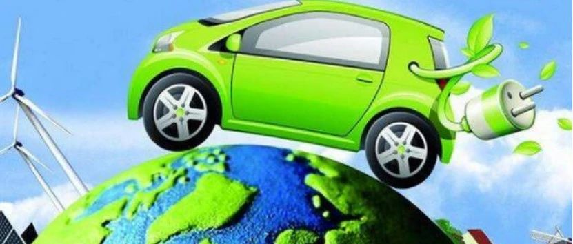 深度：高性能三元锂电池向左与高安全性铁电池向右