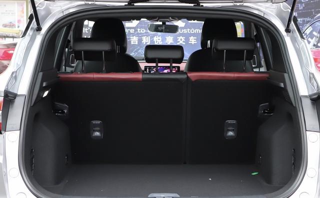 吉利再添"战将",四缸涡轮+四出排气,市区油耗4毛,7.98万起
