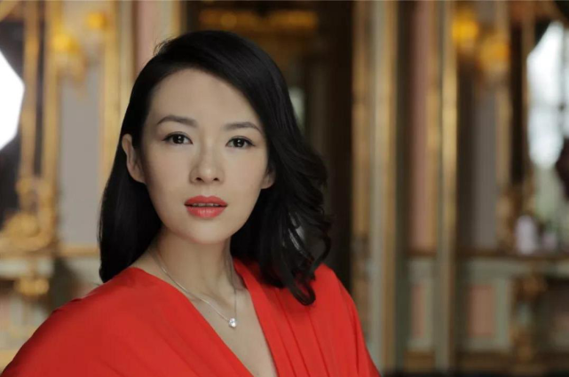 汪峰开600万的古斯特,看到“国际章”的豪车后,这就是家庭地位
