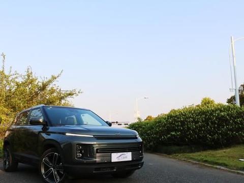 国产黑马、对标合资，高度还原概念车设计，吉利ICON评测