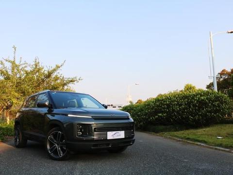 国产黑马、对标合资，高度还原概念车设计，吉利ICON评测