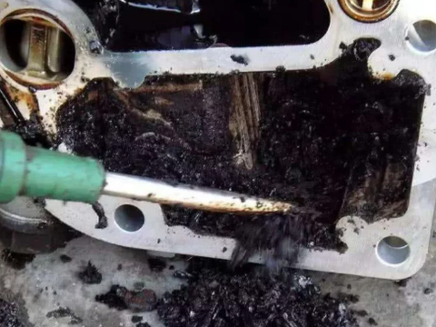 “拉高速”可以除积碳？老司机：教你两个土方法，积碳全跑光