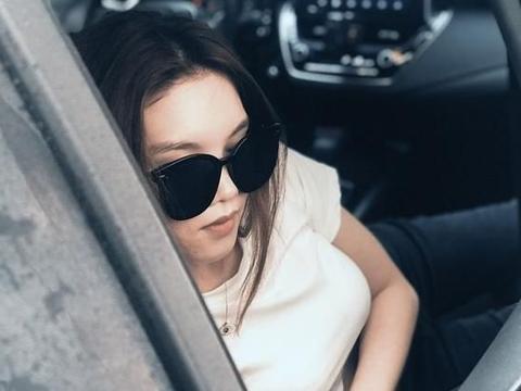 紧凑型家轿它更出色，颜值高配置丰富，提供1.2T和1.8L混合动力