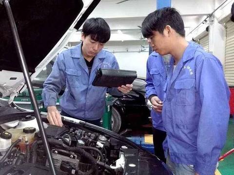 你车再贵再牛再高档！跑6万公里这3零件也得换，否则会加速报废