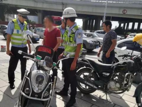 电动车“四禁”之后，骑车上路要注意，没有这个东西，罚你没商量