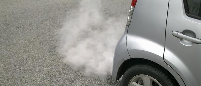 冬天汽车发动后有汽油味，是什么地方坏了吗？