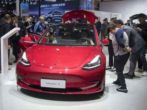 “割韭菜”上瘾了 减配门后特斯拉“诱骗”消费者提前提车？