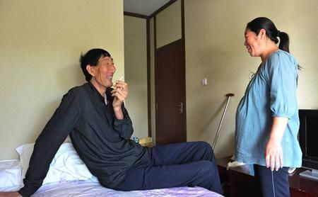 身高达2米36的巨人鲍喜顺年近60才得子如今孩子有多高