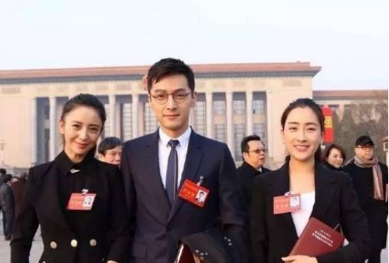 都说人民大会堂是"卸妆水",杨幂还好,看到胡歌:真有38