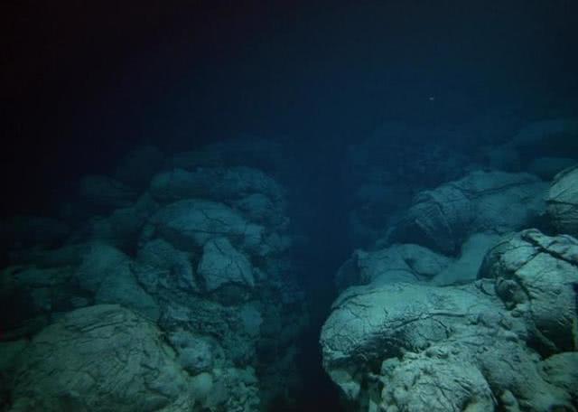 地球最早的水来自哪里科学家从马里亚纳海沟海底找到了答案