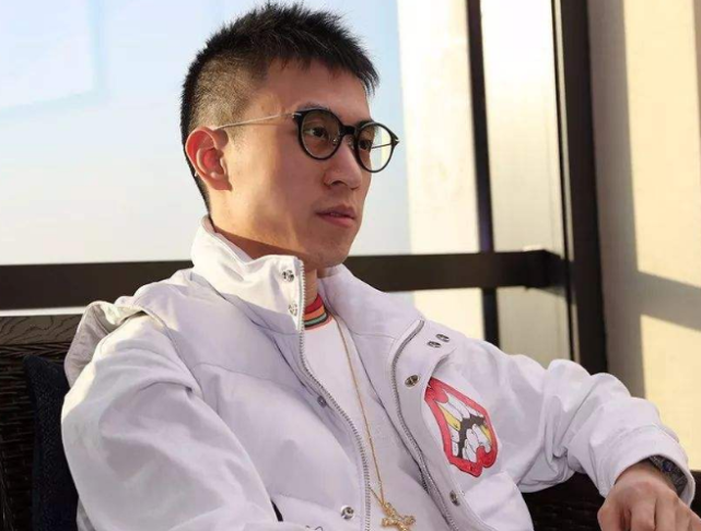 潮汕首富之子比王思聪富比秦奋帅,为人低调,家里宝马奔驰都没有