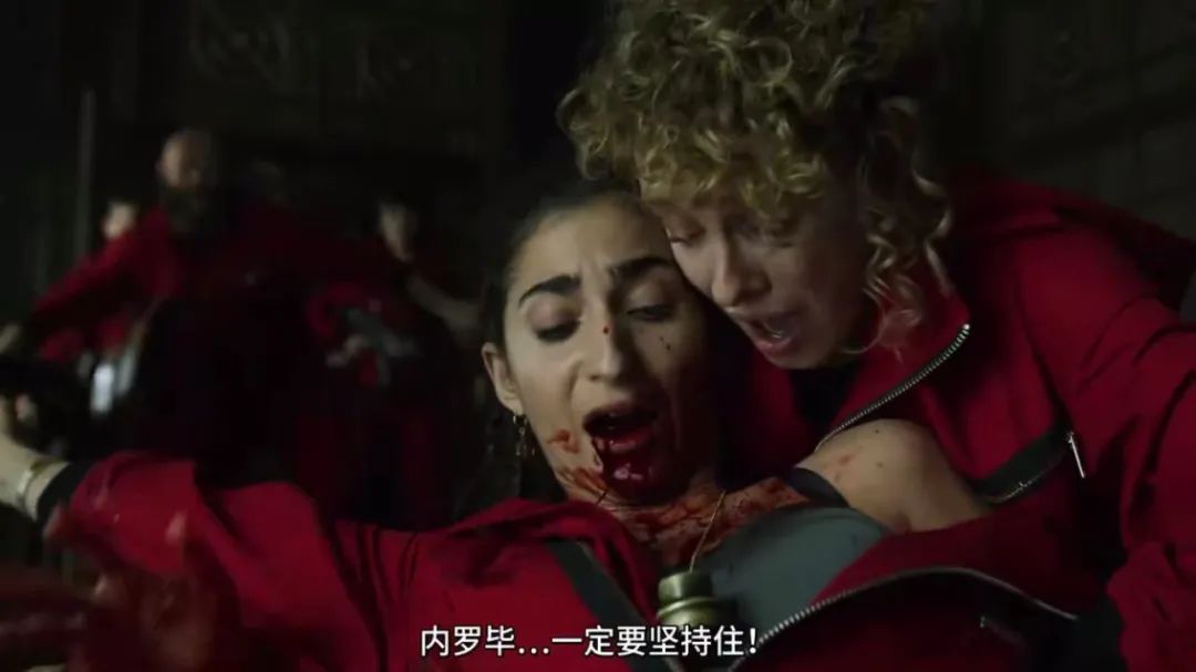 同时,中弹受伤的内罗毕奄奄一息,她又能否死里逃生?