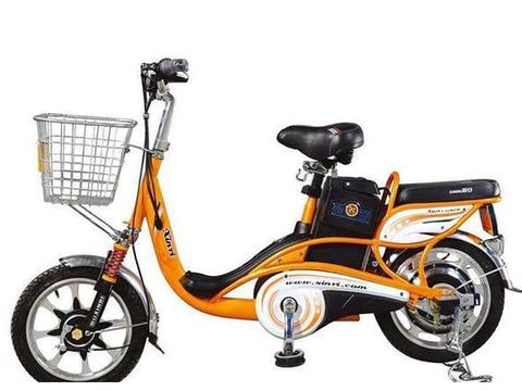 电动车装脚蹬才达标，专家：安全角度出发，车主：你骑两圈看看