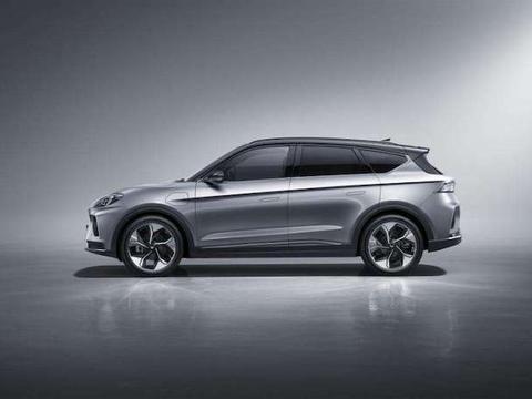 预售28万元起 配20.3英寸大屏 ARCFOX α-T首辆试生产车下线