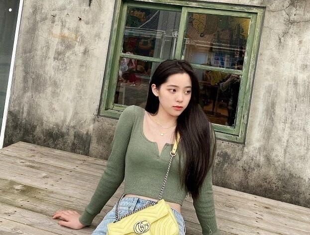 欧阳娜娜真的长大了,穿紧身上衣身材超有料