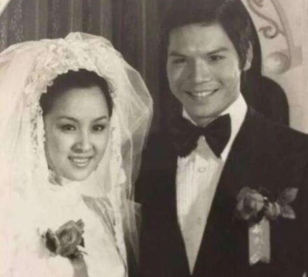 一婚娶李小龙的情人,二婚遇"第一夫人"陈岚