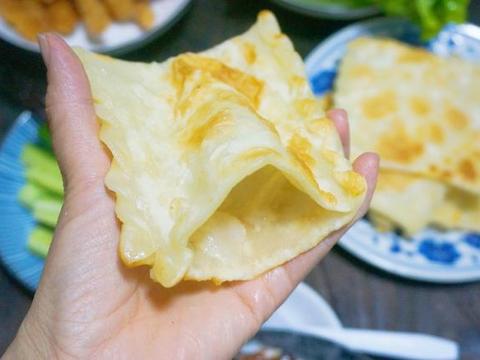 面粉别只蒸馒头了，做成口袋饼，配上这种吃法，味道太棒了