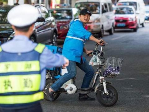 电动车处处受限制，老百姓苦不堪言：为什么不去禁汽车啊