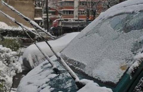 冬季前挡风玻璃总是结霜怎么办？老司机教你3种方法，轻松解决