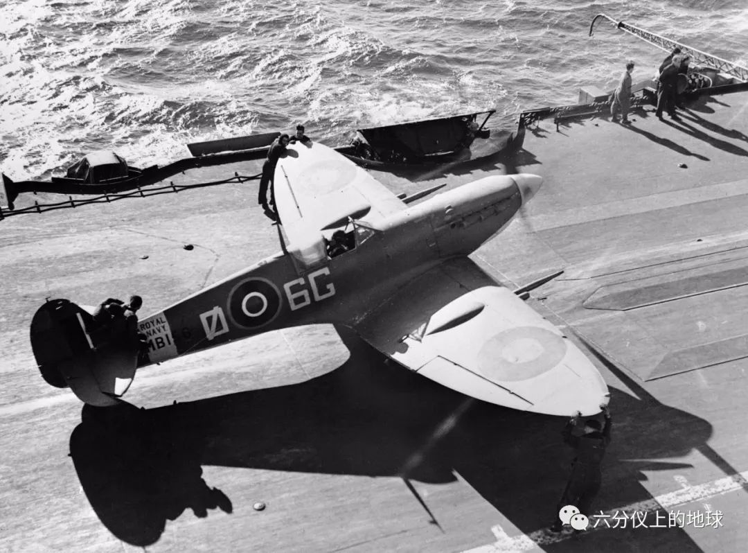太平洋上空的海盗 二战经典倒鸥翼舰载战斗机