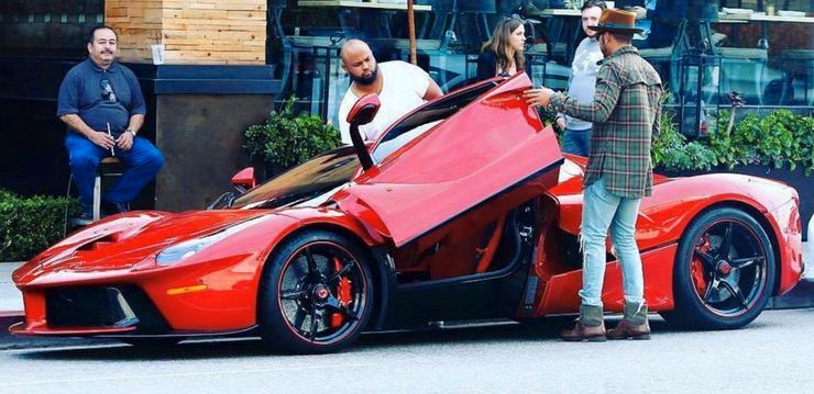 全世界「最快的男人」都买了哪些车?