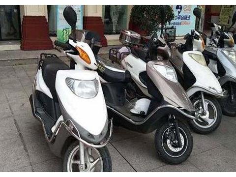 电动车用完再充好，还是随时充好？十个人九个错，难怪电瓶坏的快