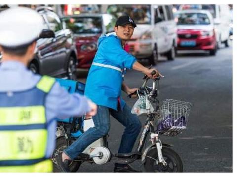 电动车处处受限制，老百姓苦不堪言：为什么不去禁汽车啊