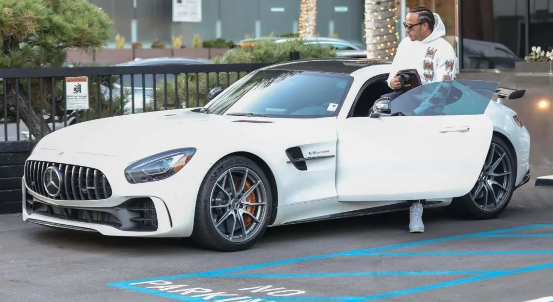 全世界「最快的男人」都买了哪些车?